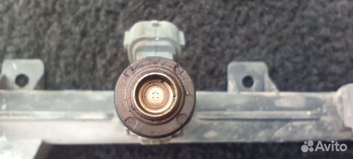 Топливная рампа с форсунками Киа Спектра