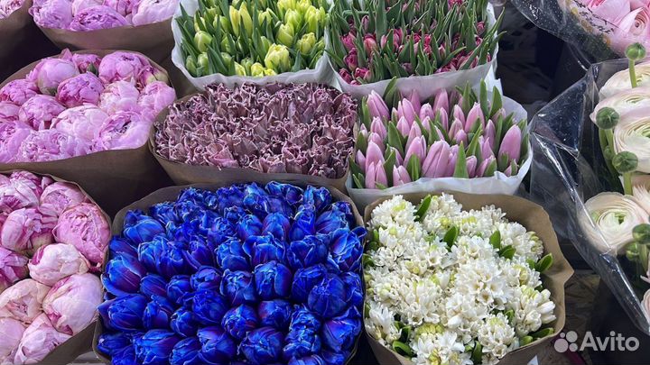 Корпоративные букеты цветов к 8 мариа (тюльпаны)