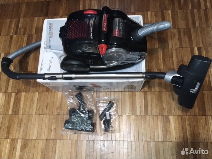 Пылесос Electrolux Supercyclone ZSC 2200FD