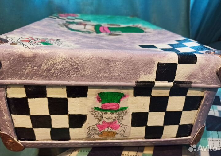 Декоративный чемодан