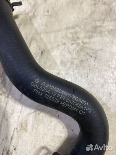 Патрубок системы охлаждения Mercedes-Benz E-Class