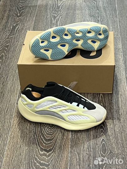 Adidas yeezy 700