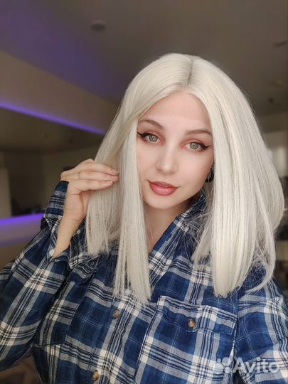 Парик блонд белоснежный на сетке каре