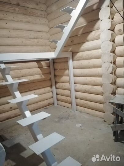 Металлическая лестница без скрипа