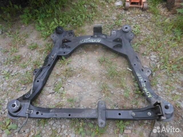 Подрамник двигателя Toyota Camry 40