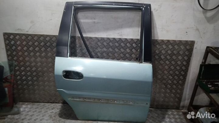 Дверь Matrix (01-10) зад R б\у (арт. 7700417020)