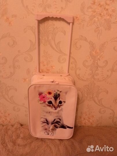 Детский чемодан на колесиках