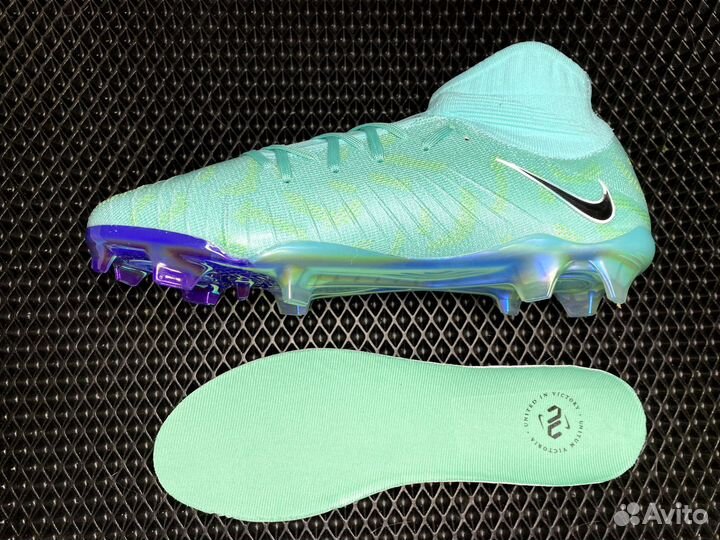 Футбольные бутсы Nike Phantom Luna Elite FG