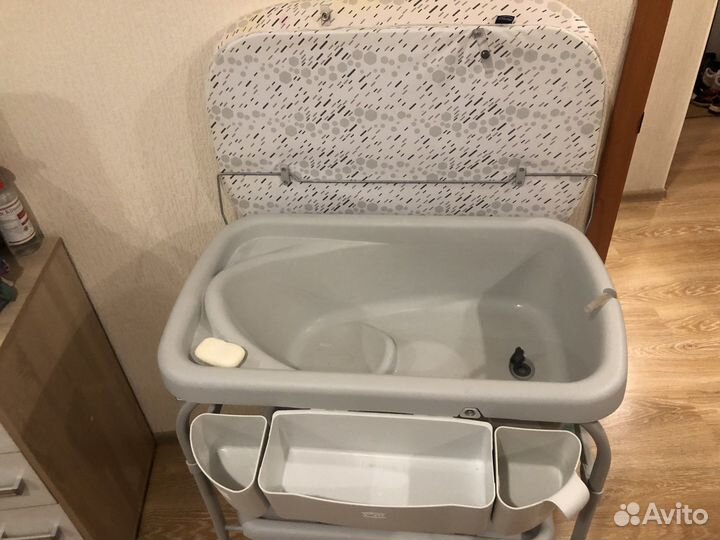Пеленальный столик с ванночкой chicco