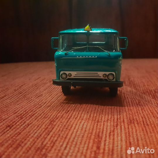 Модель грузовика 1/43