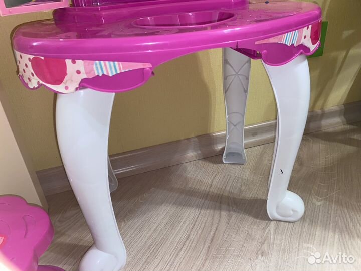 Туалетный столик для девочки со стульчиком