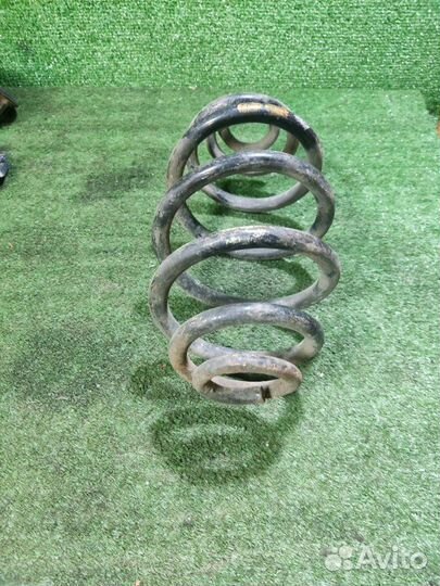 Задняя пружина Volkswagen Passat B5