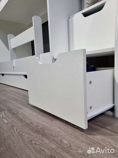 Двухярусная кровать