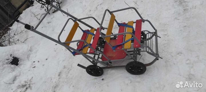 Детская тележка с колесами