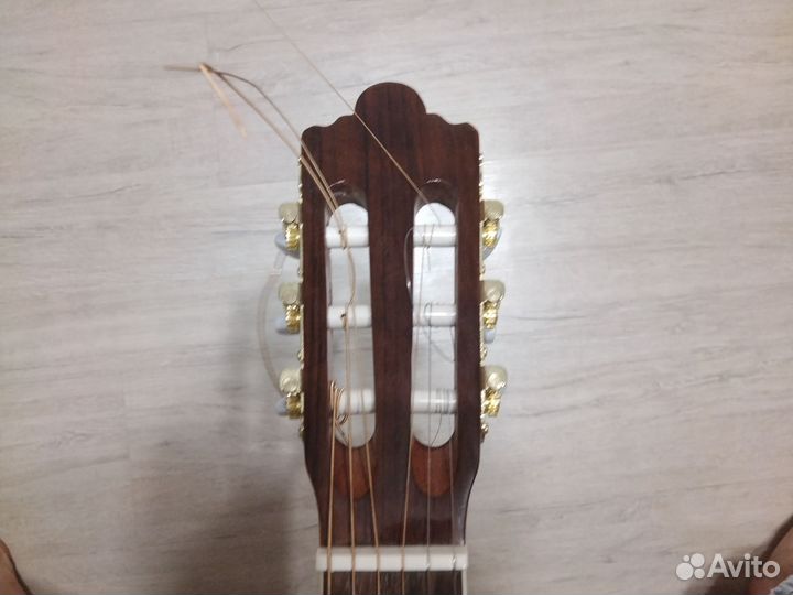 Акустическая гитара