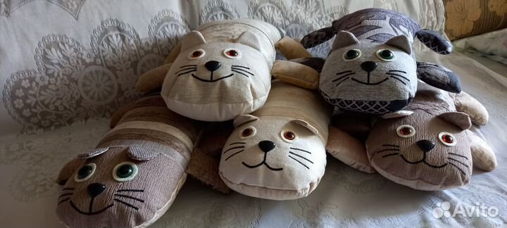 Подушки-игрушки зайцы, коты и др