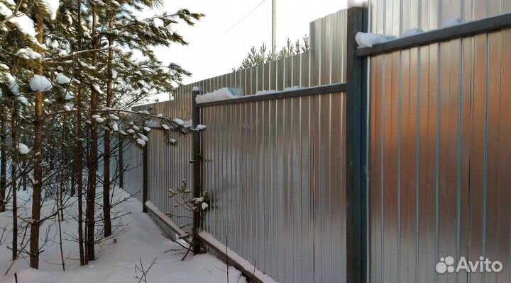 Монтаж заборов из профнастила под ключ зимой