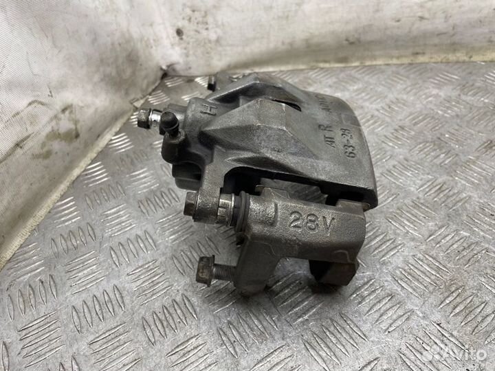 Суппорт тормозной передний правый Toyota Camry V40