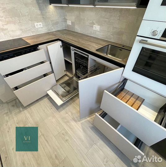 Красивый кухонный гарнитур