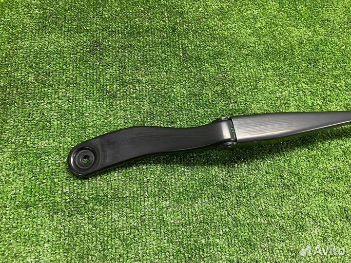 Поводок стеклоочистителя левый Volvo C30 рест