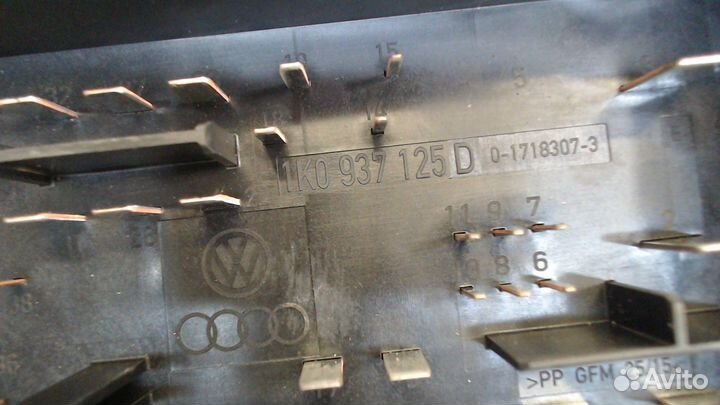 Блок предохранителей Volkswagen Golf 6, 2011