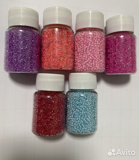 Бисер в бутылочках