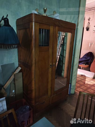 Шкаф с зеркалом плательный старинный