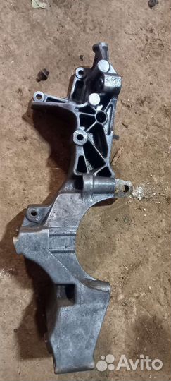 Кронштейн генератора Volvo S80