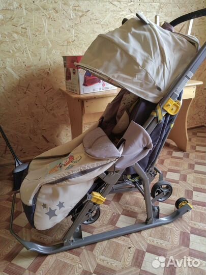 Детские санки с выдвижными колесами