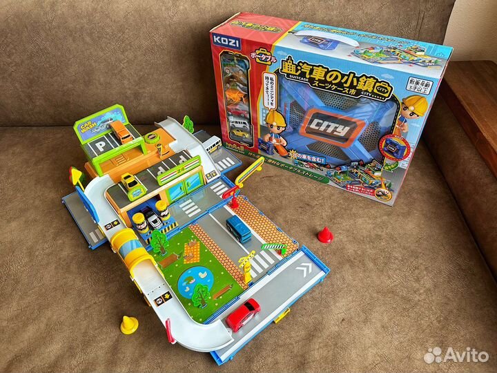 Игрушечная парковка складная с катапультой новая