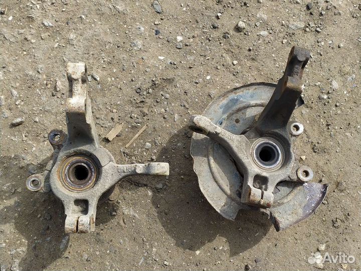 Передние поворотный кулак renault logan