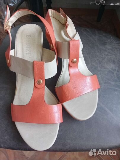 Босоножки женские