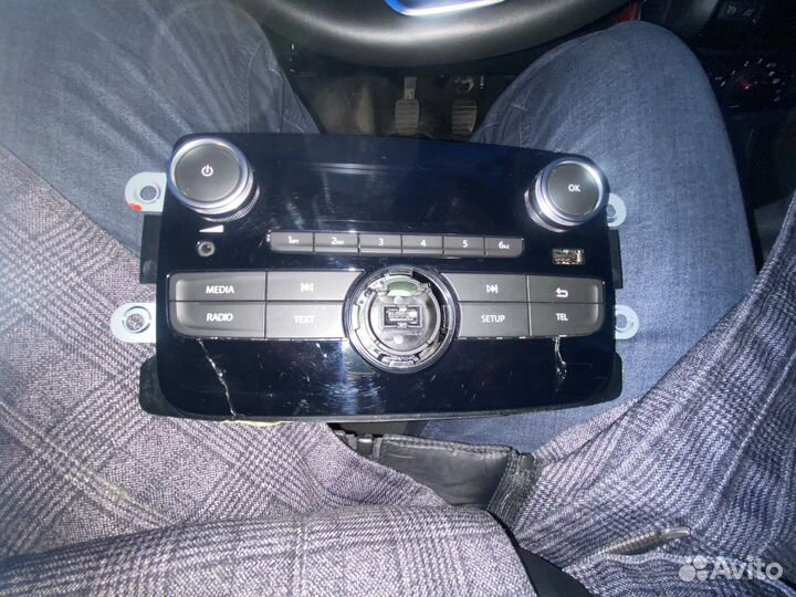 Штатная головное устройство Renault Duster