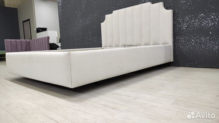 Кровать парящий с подъемным механизмом