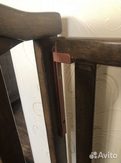 Детская кроватка с маятником и ящиком