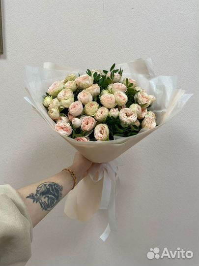 Букет цветов из кустовой розы