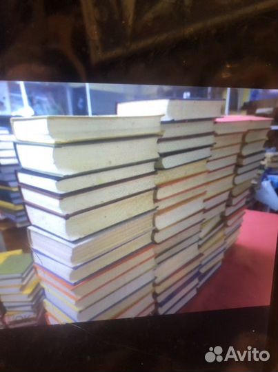 Продаю комплект книг