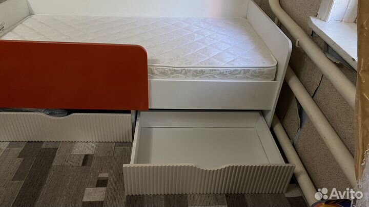 Кровать с матрасом