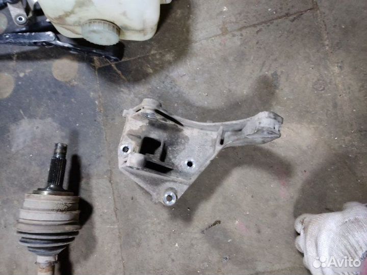 Кронштейн генератора Лада Гранта