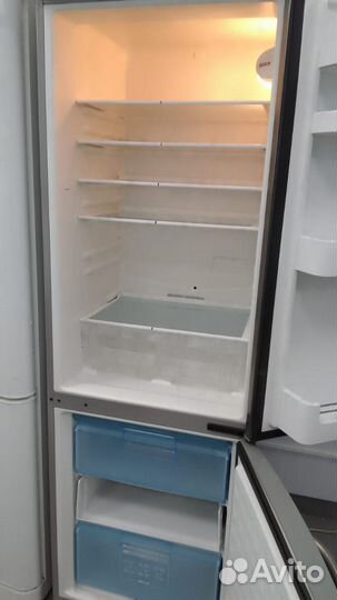 Холодильник стального цвета б/у