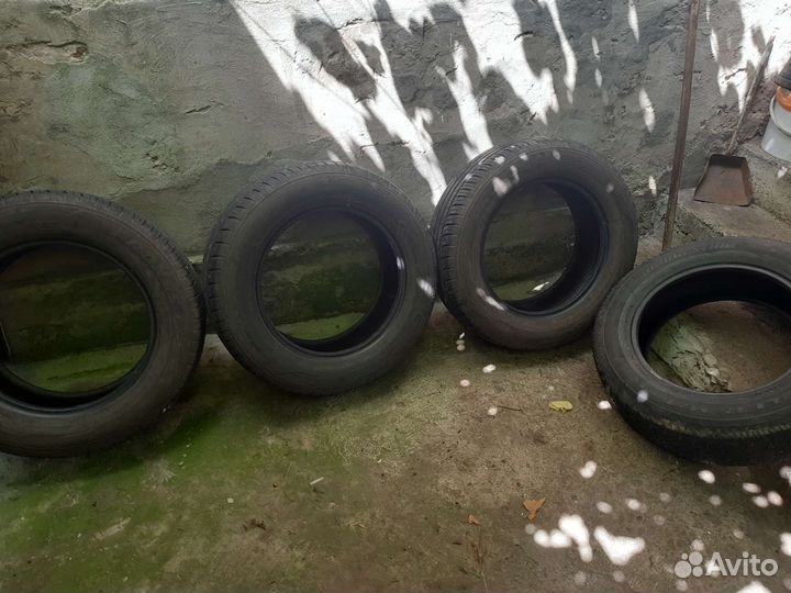 Bridgestone Dueler H/T 687 225/65 R17