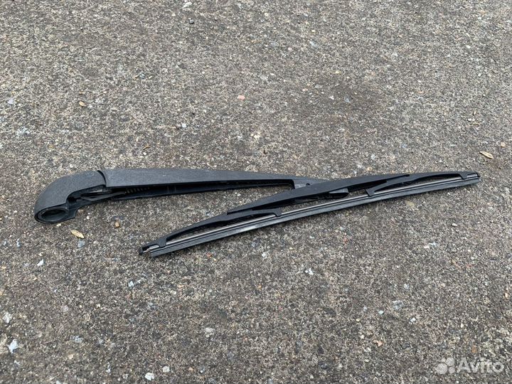 Infiniti fx35 fx45 задний дворник поводок