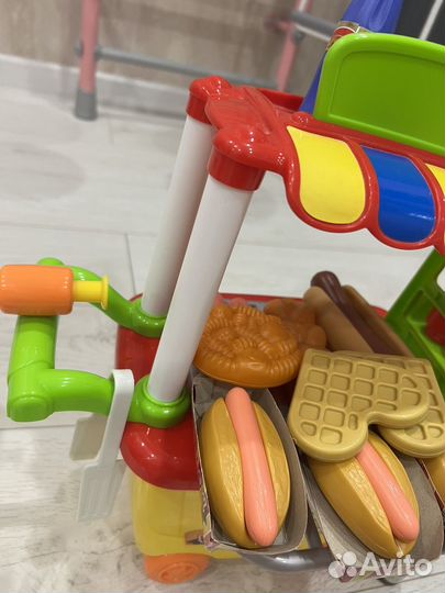 Игрушечная тележка с хот-дог