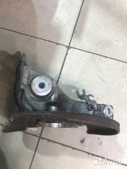 Поворотный кулак задний правый Audi A4 cdnf 2010