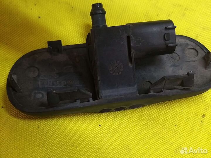 Форсунка омывателя стекла Audi Q3 с подогревом