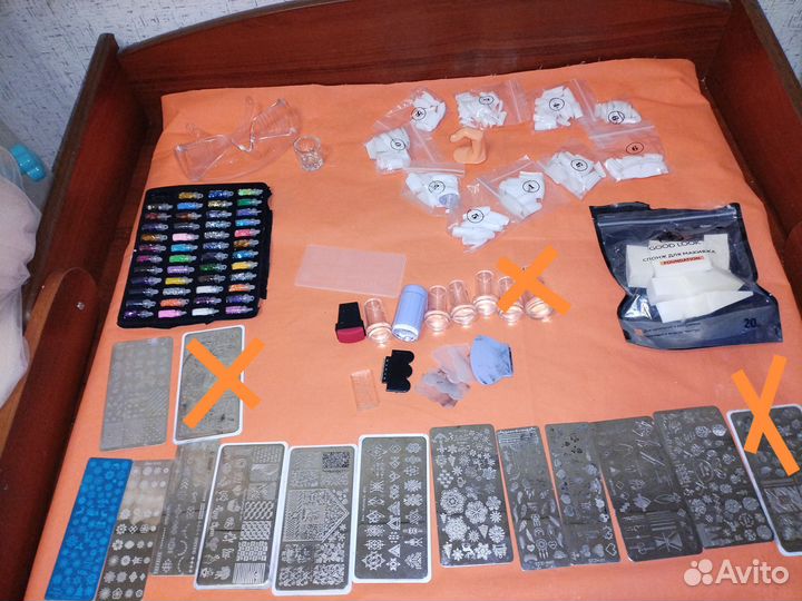 Для маникюра(гель-лаки,стразы,стемпинг,втирки)