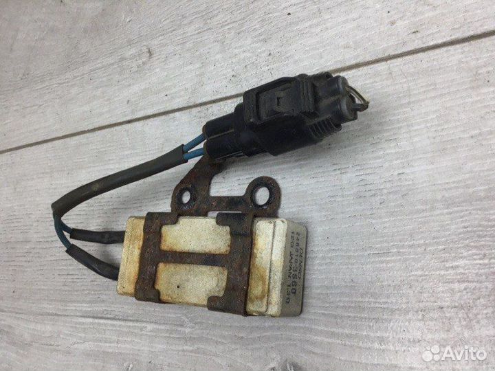 Блок управления вентилятором Toyota Avensis седан