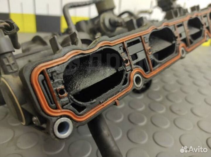 Коллектор впускной Volkswagen Passat B7 2 0613318