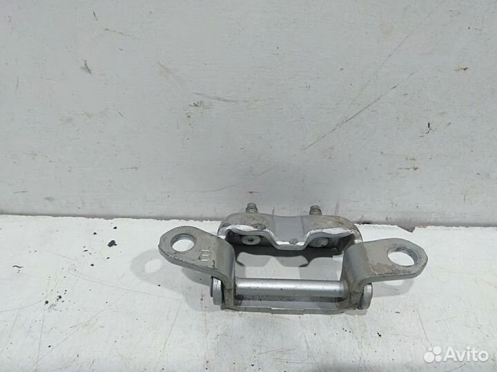 Петля двери задней левой верхняя Almera (G15) 2013