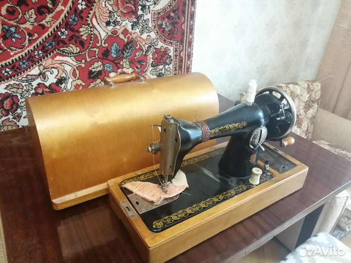 Швейная машина 